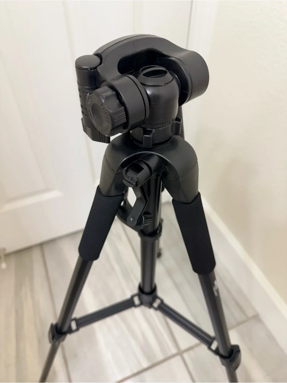 Ritz Gear 32” Compact Travel Tripod With Carry Bag for Photo & Video  Like New